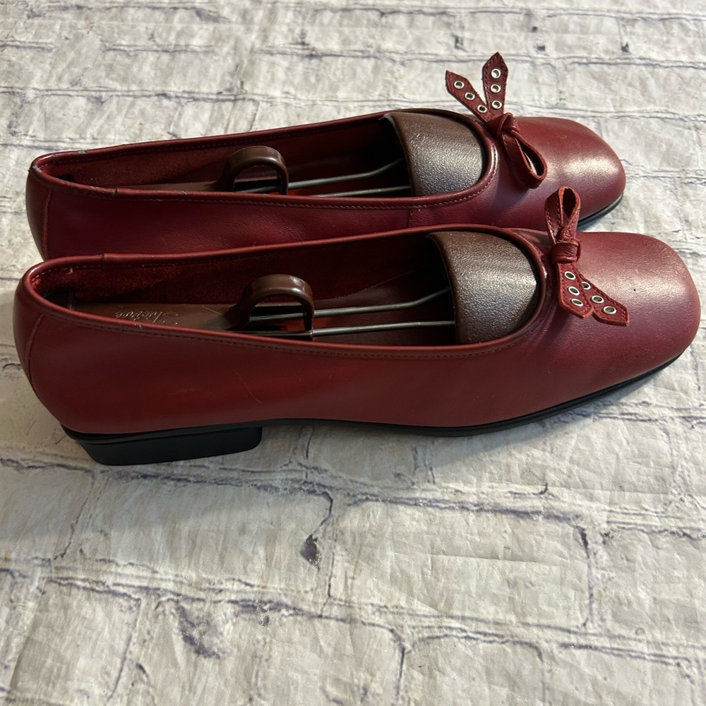 JASMIN FLEX LEATHER WITH BOW SQUARE TOE WOMEN’S FLATS BURGUNDY COLOR SIZE 11M